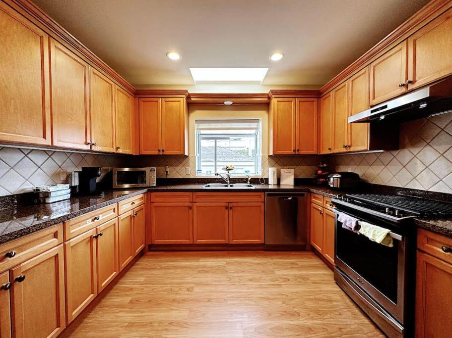 Super Cosy 8Bed & 6Bath In Vancouver Heart Near To Airport And Downtown Kültér fotó